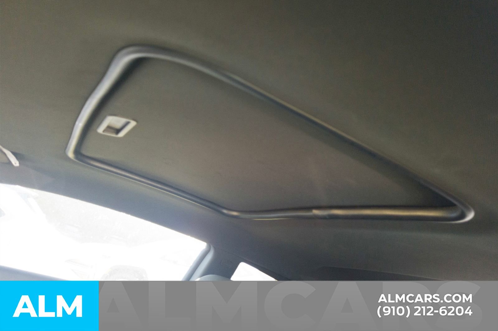 Used 2022 Chevrolet Camaro LT image 9