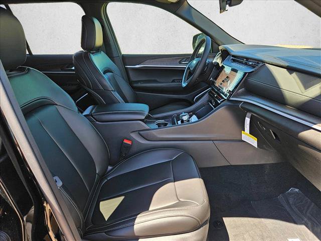 New 2026 Jeep Grand Cherokee Limited w/ Limited Altitude Package AWD/4WD image 16