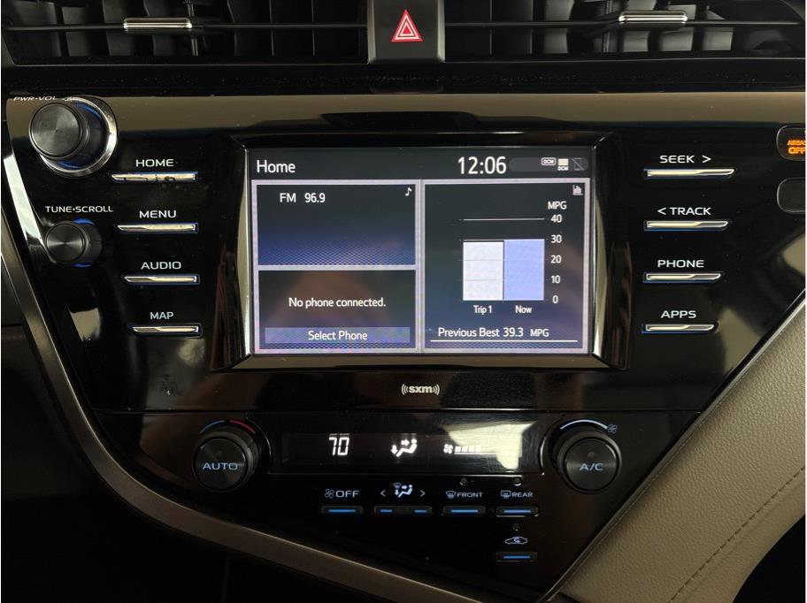 Used 2020 Toyota Camry SE image 19