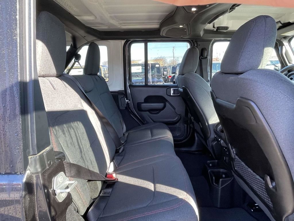 Used 2025 Jeep Wrangler Unlimited Rubicon image 18