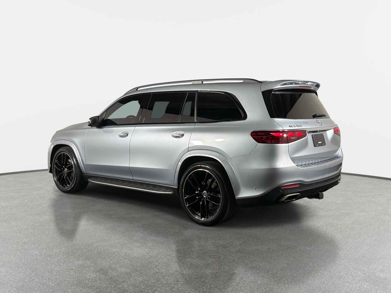 Used 2025 Mercedes-Benz GLS 580 4MATIC image 5