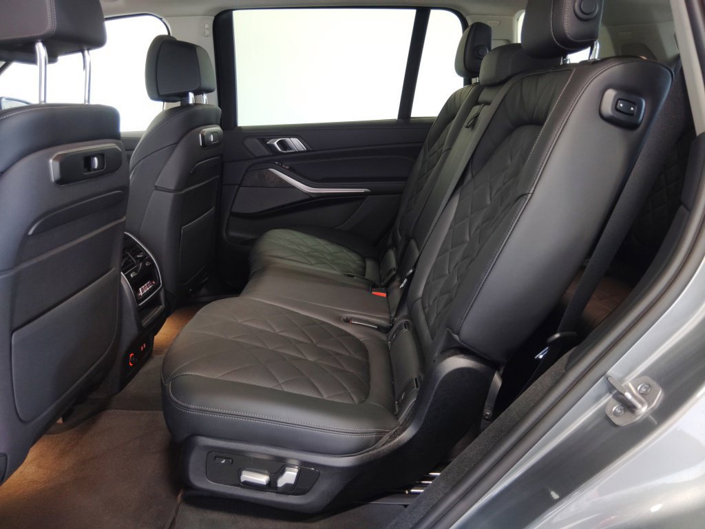 Used 2023 BMW X7 xDrive40i w/ Premium Package AWD/4WD image 44