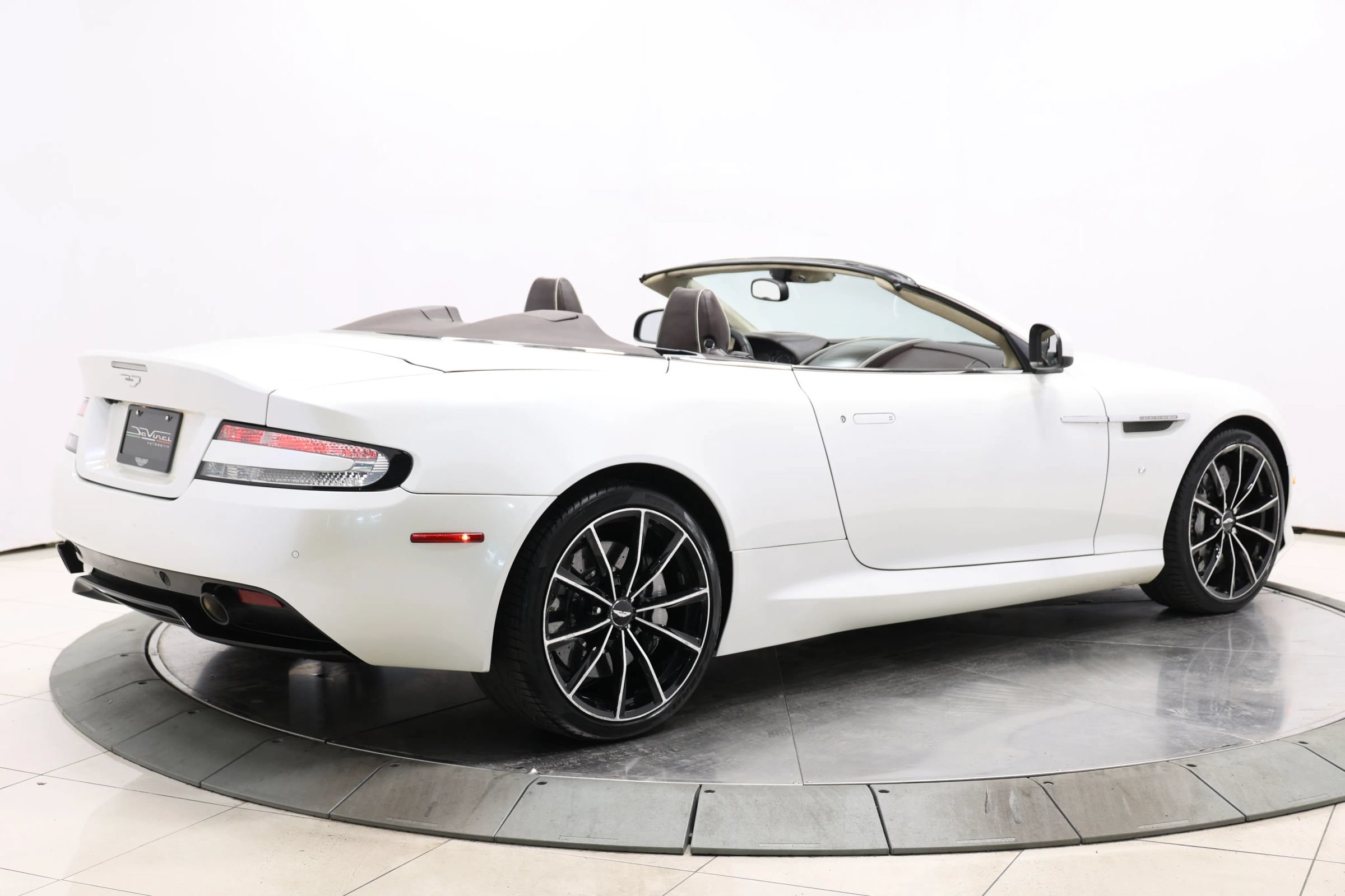 Used 2016 Aston Martin DB9 GT RWD image 4