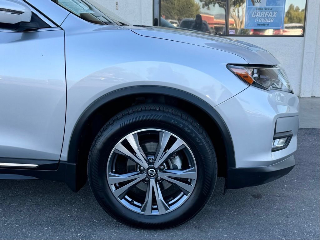 Used 2017 Nissan Rogue SL FWD image 2