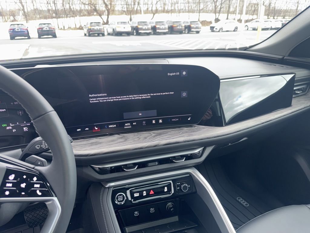 Used 2025 Audi Q5 Premium w/ Convenience Package image 28