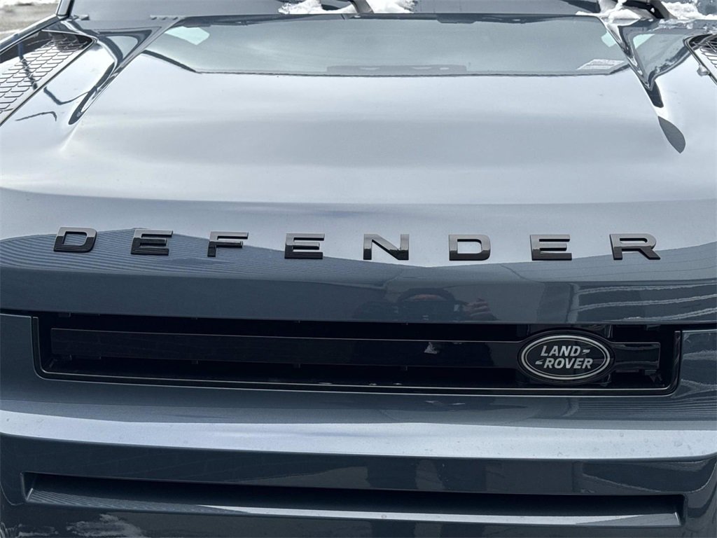 New 2026 Land Rover Defender 110 X-Dynamic SE image 9