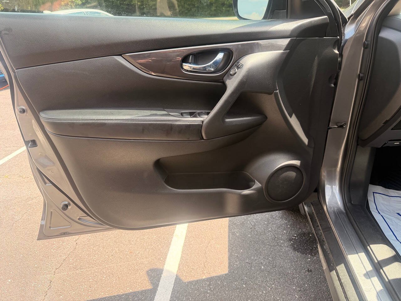 Used 2019 Nissan Rogue S w/ Special Edition Package FWD image 9