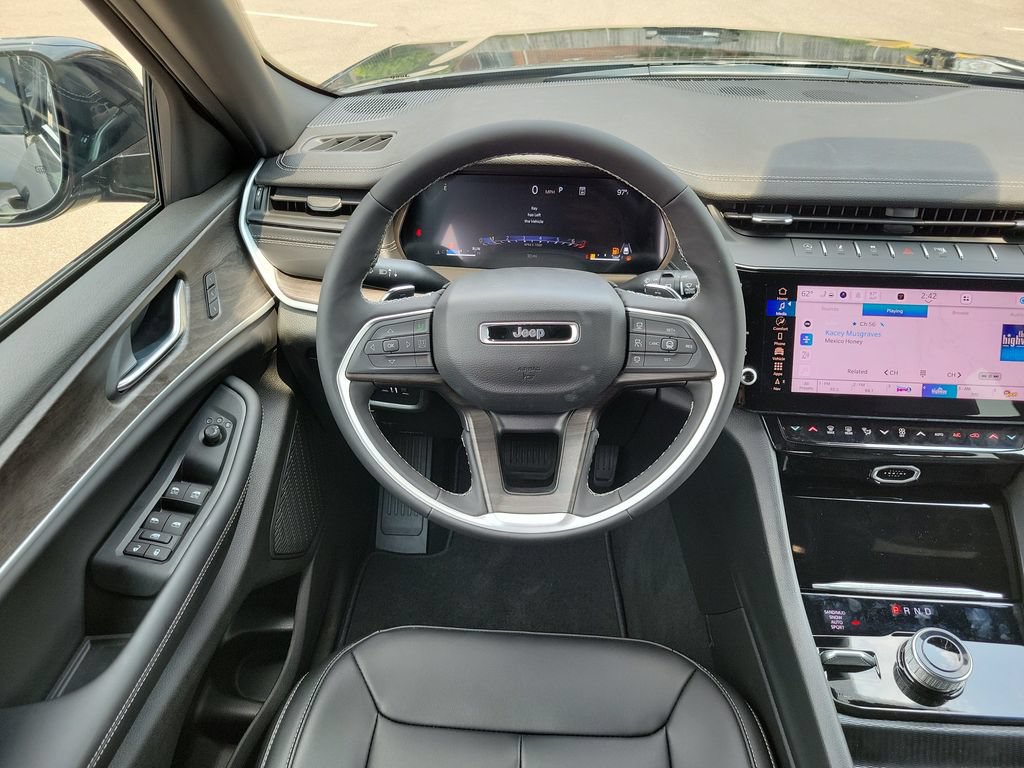 New 2026 Jeep Grand Cherokee Limited w/ Limited Altitude Package AWD/4WD image 8