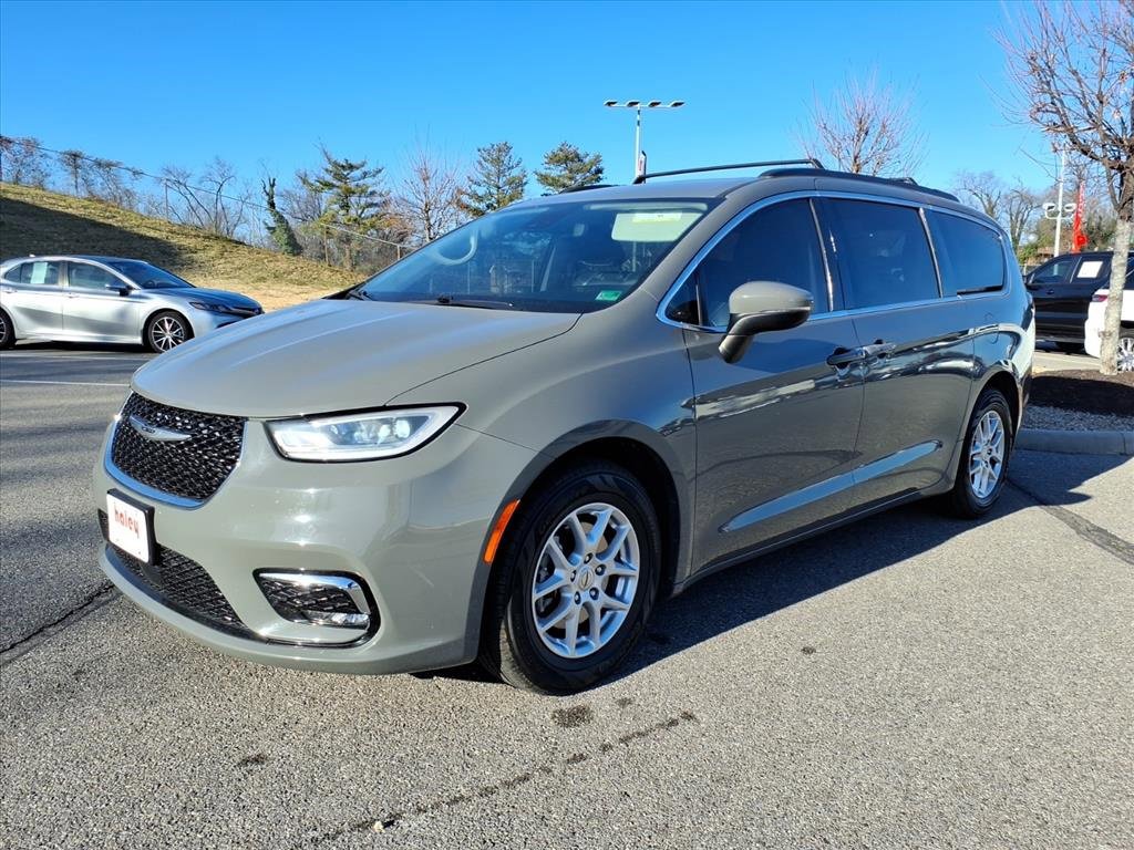 Used 2023 Chrysler Pacifica Touring-L image 9