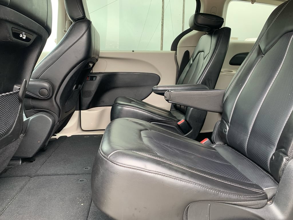 Used 2023 Chrysler Pacifica Touring-L FWD image 22