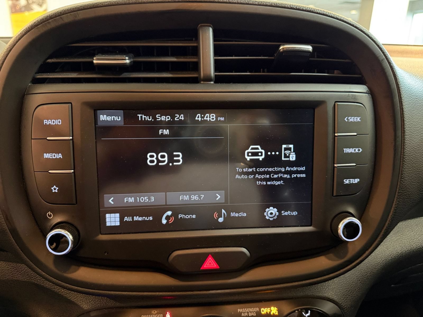 Used 2025 Kia Soul LX w/ LX Technology Package FWD image 19