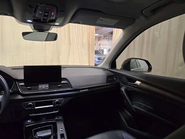 Used 2023 Audi Q5 2.0T Premium w/ Convenience Package AWD/4WD image 28