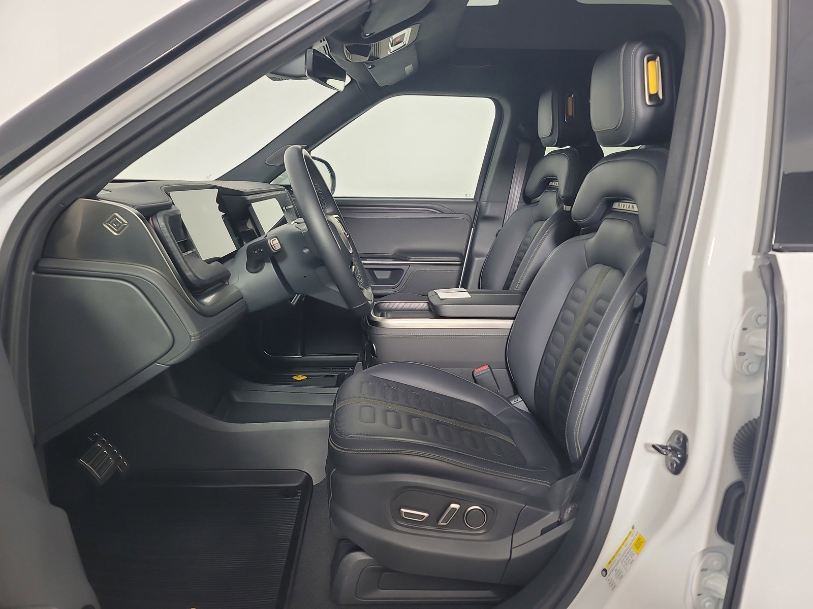 Used 2024 Rivian R1S Adventure image 20
