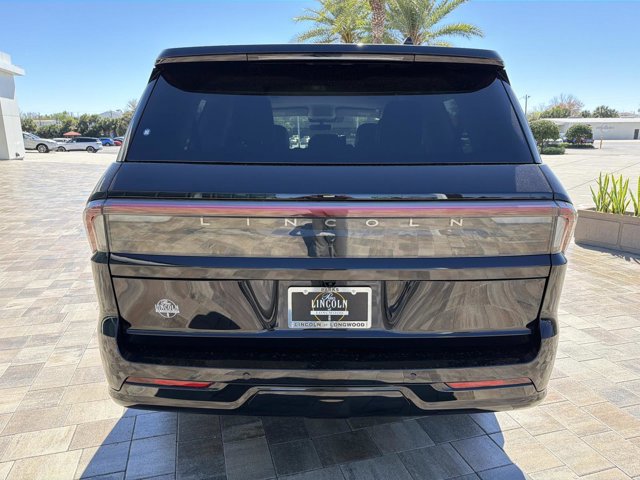 New 2026 Lincoln Navigator L Premier image 3