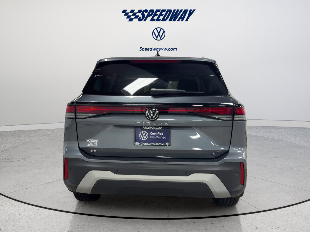 Certified 2025 Volkswagen Tiguan SE FWD image 7