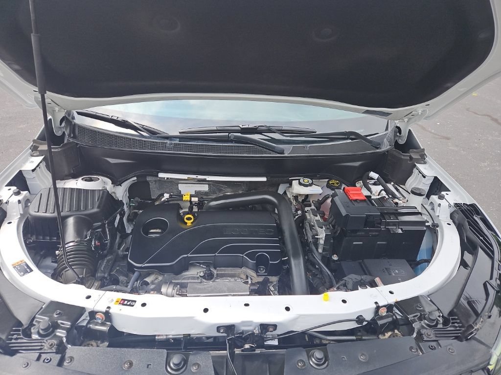 Used 2025 Chevrolet Equinox LT AWD/4WD image 2