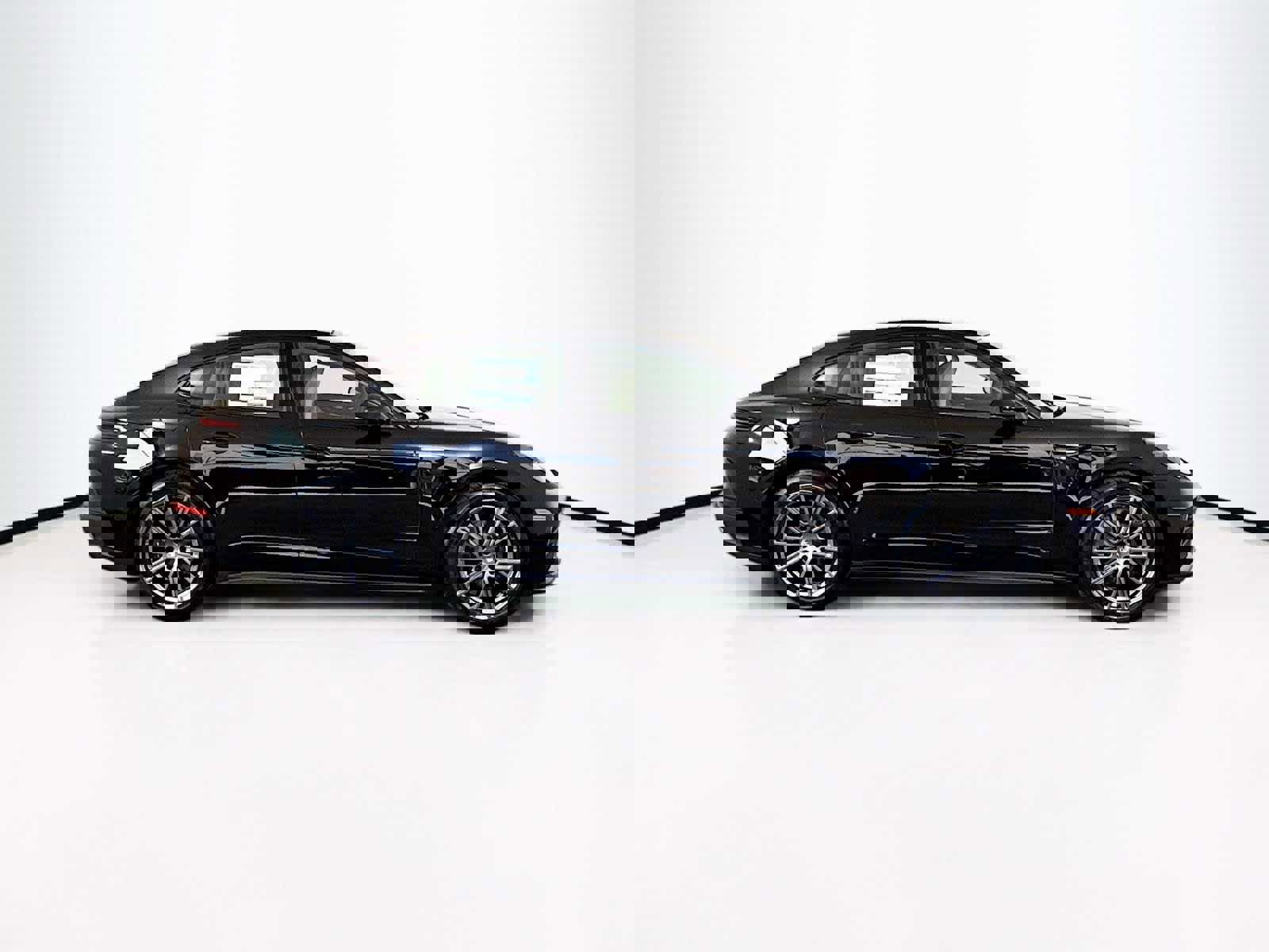 New 2025 Porsche Panamera image 8