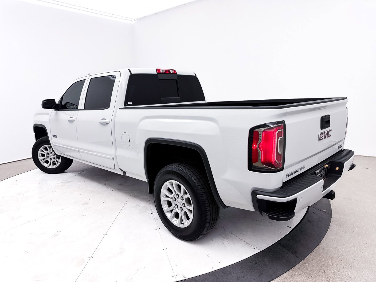 Used 2017 GMC Sierra 1500 SLT w/ All Terrain Package image 2