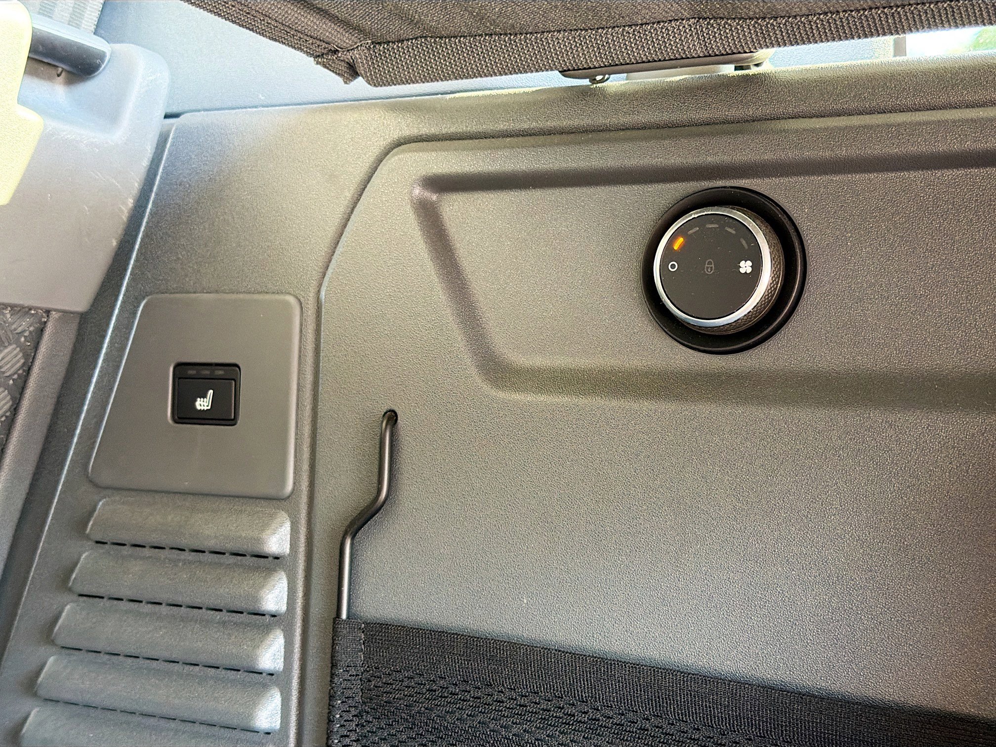 Used 2022 Land Rover Defender 110 SE image 46