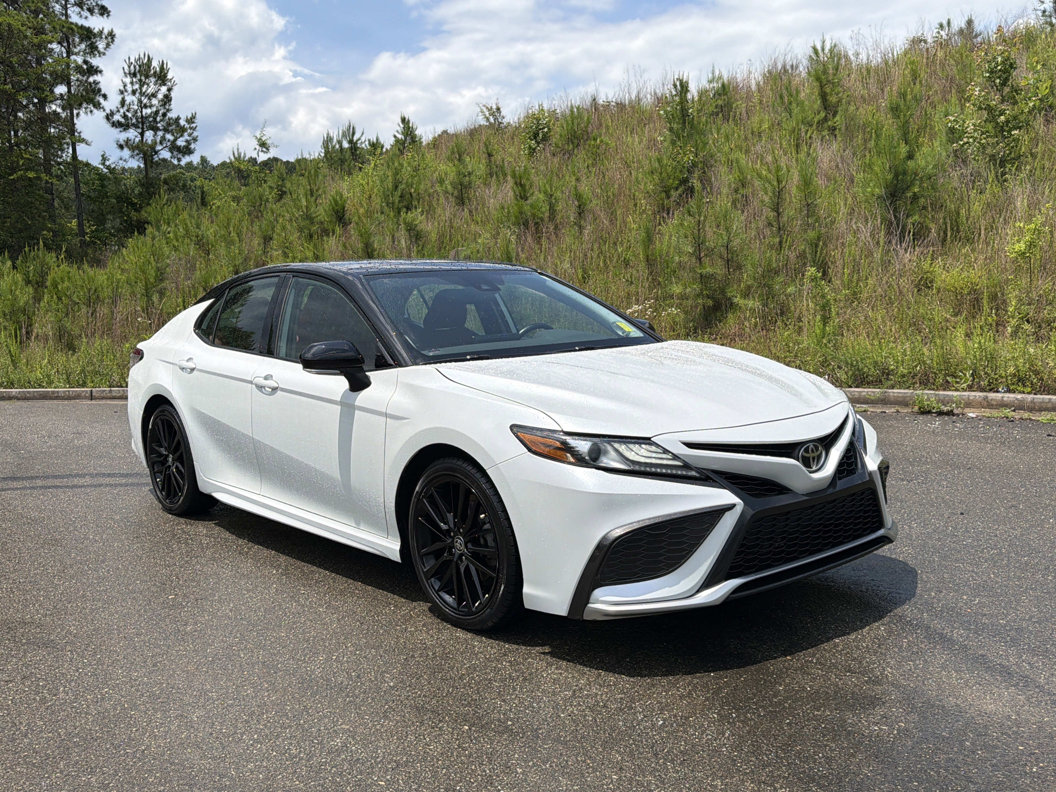 Used 2021 Toyota Camry XSE w/ Navigation Package FWD image 3