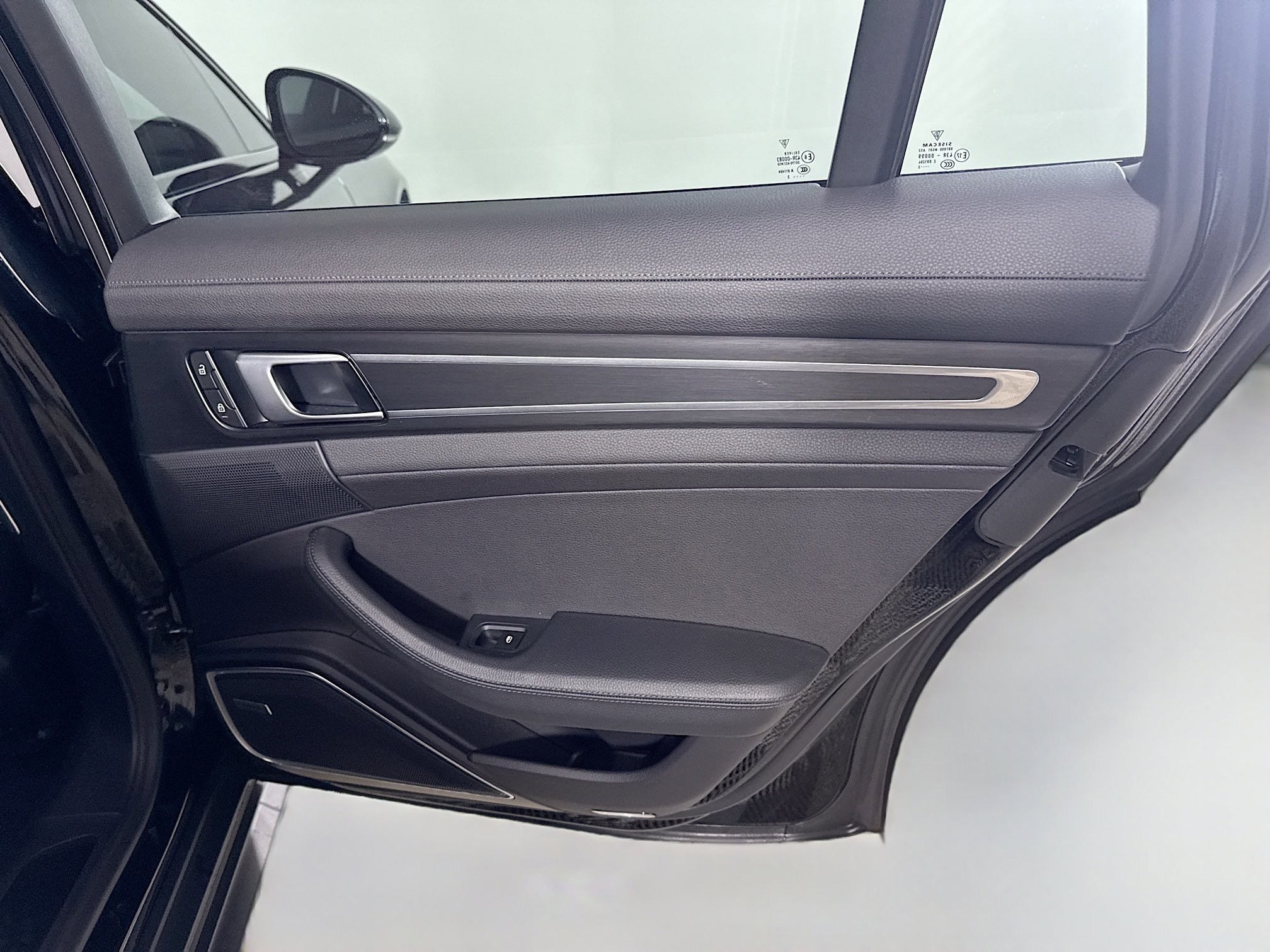 Used 2023 Porsche Panamera Platinum Edition w/ Assistance Package image 27