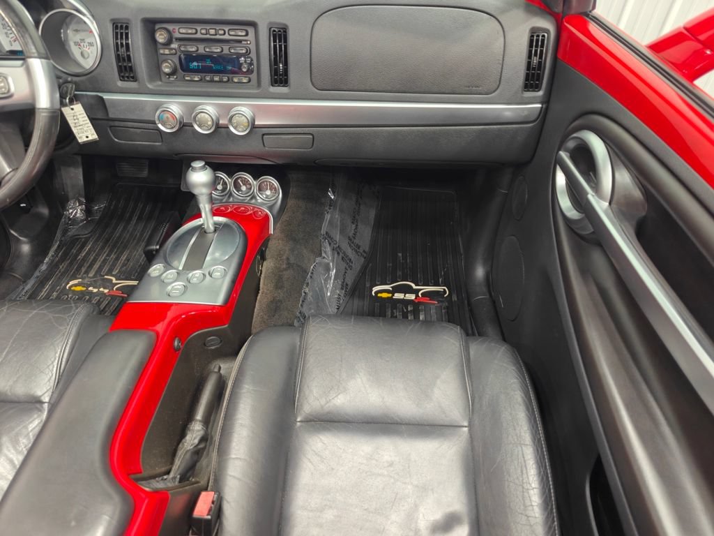 Used 2005 Chevrolet SSR w/ Preferred Equipment Group RWD image 26