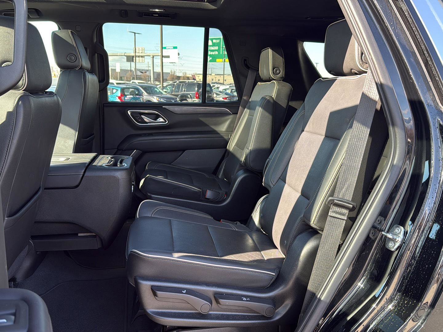 Used 2022 GMC Yukon SLT w/ SLT Luxury Package AWD/4WD image 25