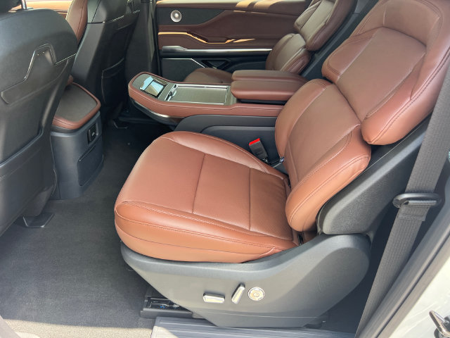 New 2027 Lincoln Navigator L Reserve AWD/4WD image 15