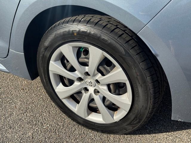 Used 2022 Toyota Corolla LE image 6