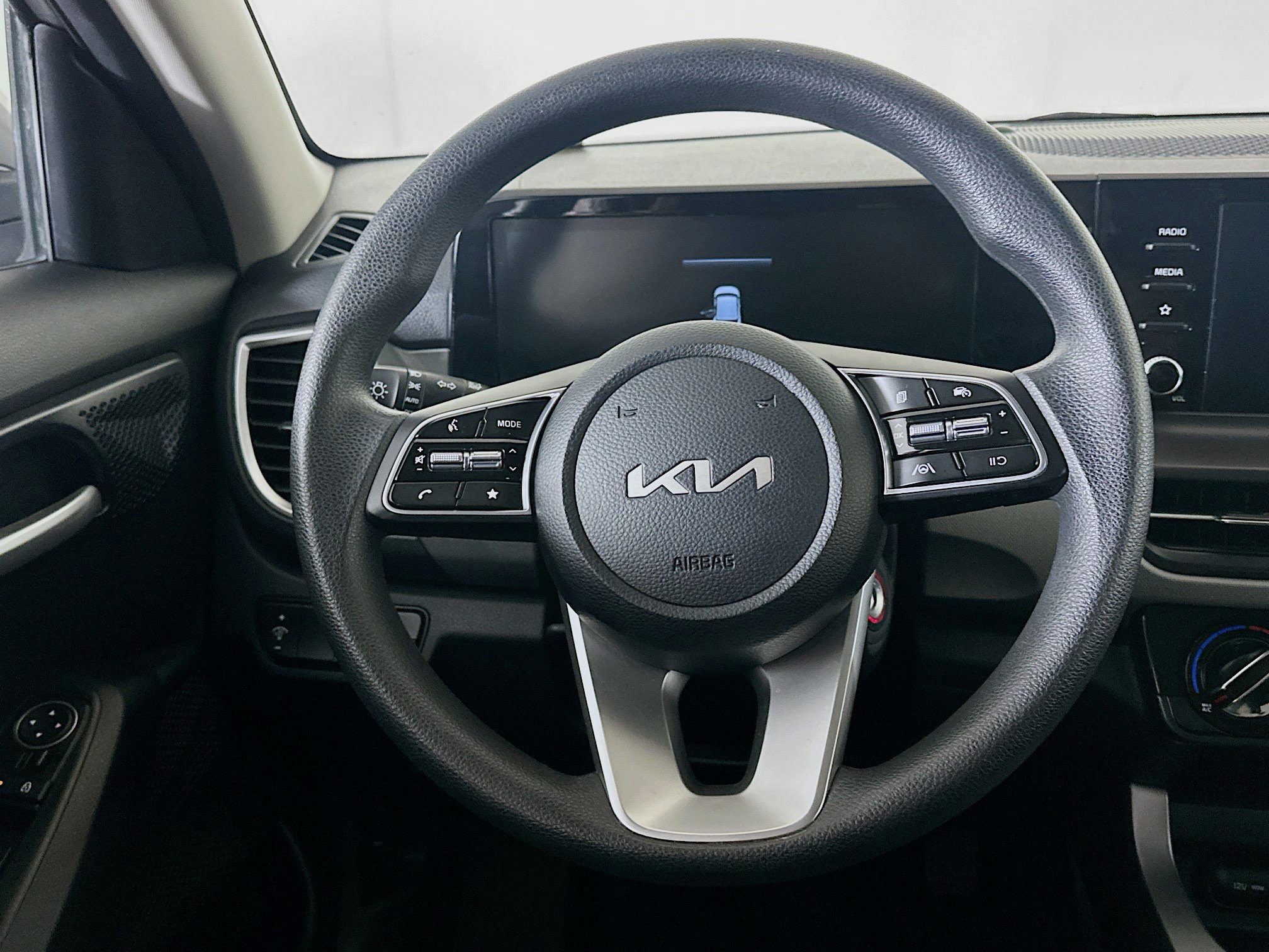 Used 2024 Kia Seltos LX AWD/4WD image 17