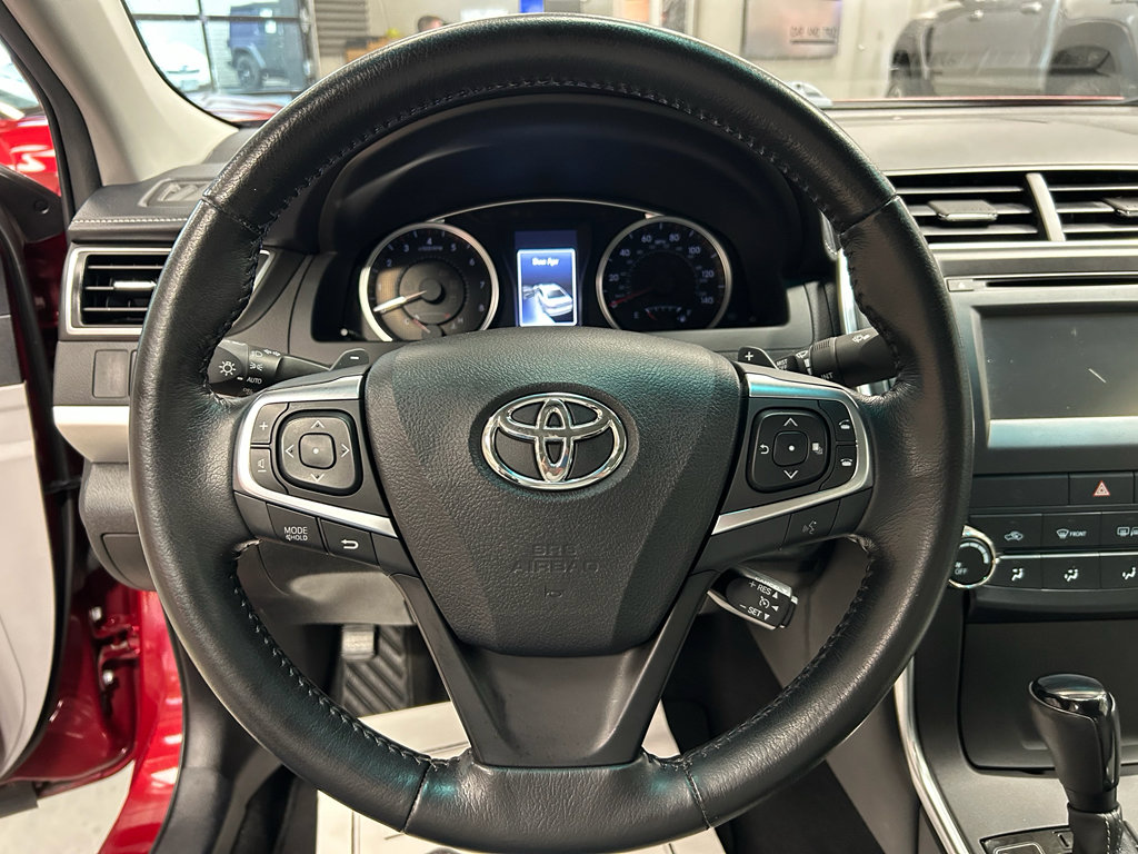 Used 2016 Toyota Camry SE w/ Moonroof Package FWD image 10
