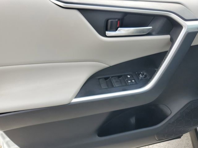 Used 2019 Toyota RAV4 XLE FWD image 16
