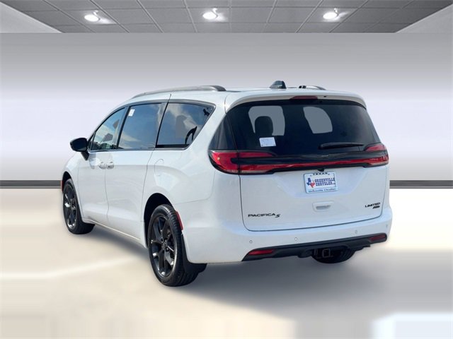 New 2026 Chrysler Pacifica Limited w/ Uconnect Theater Family Group image 3