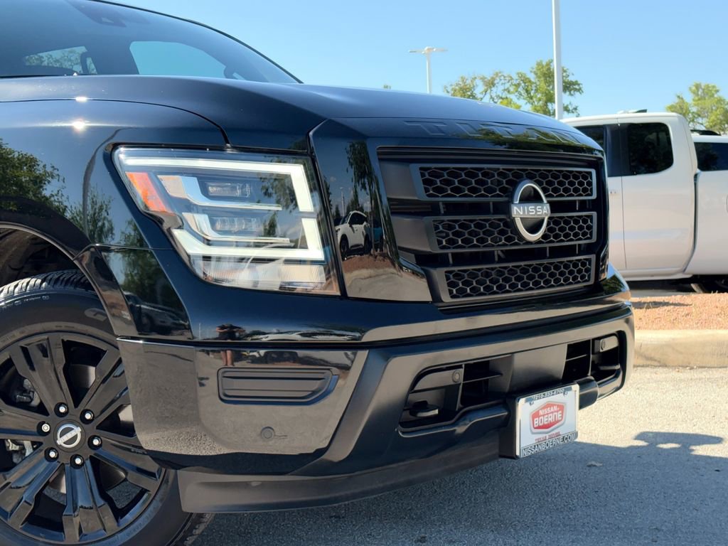 Used 2024 Nissan Titan SV w/ SV Convenience Package AWD/4WD image 3