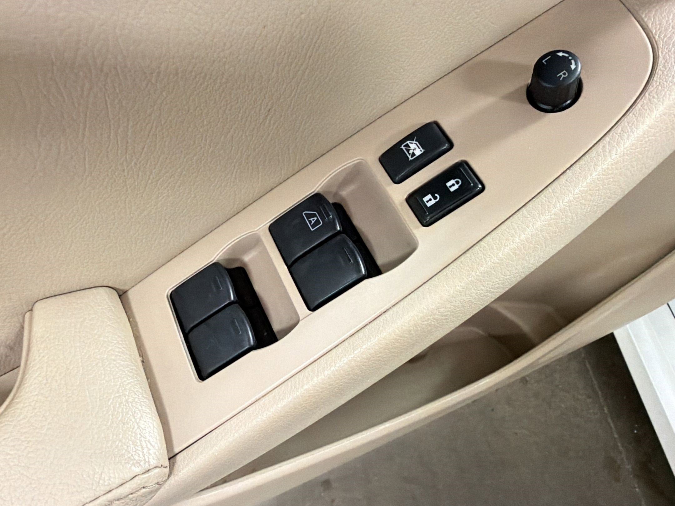 Used 2011 Nissan Altima 2.5 S w/ Special Edition Pkg FWD image 12