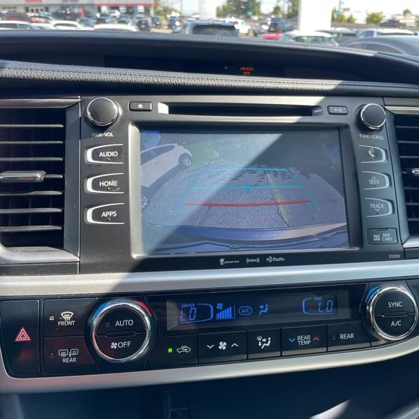 Used 2019 Toyota Highlander XLE AWD/4WD image 22
