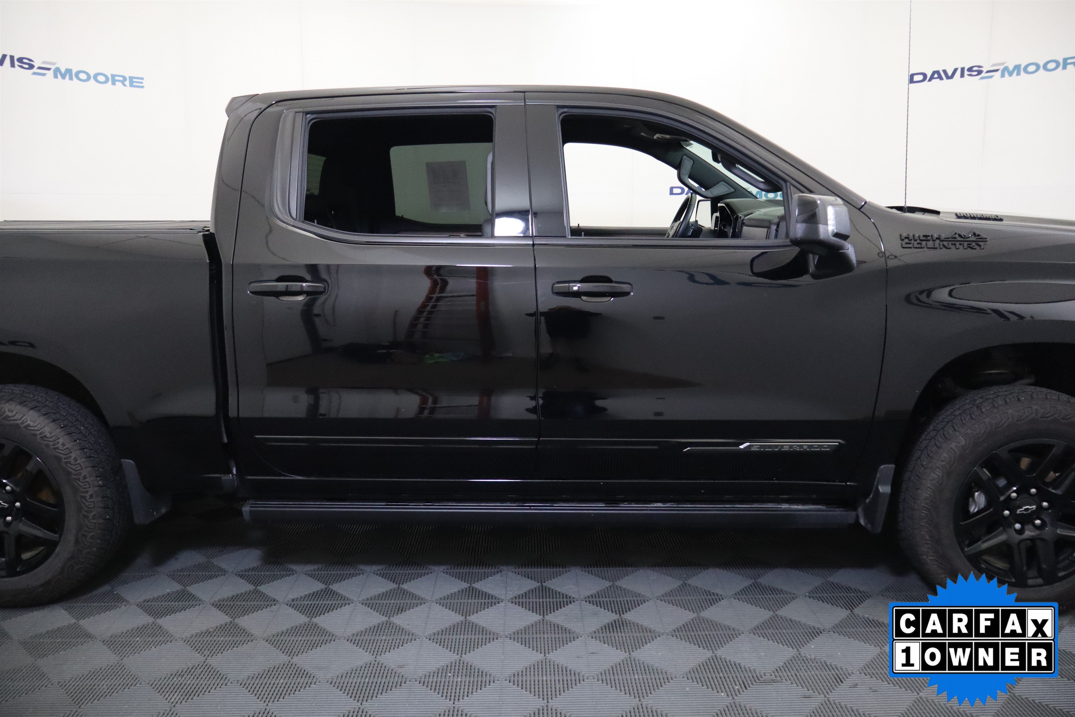 Used 2024 Chevrolet Silverado 1500 High Country w/ Midnight Edition AWD/4WD image 5