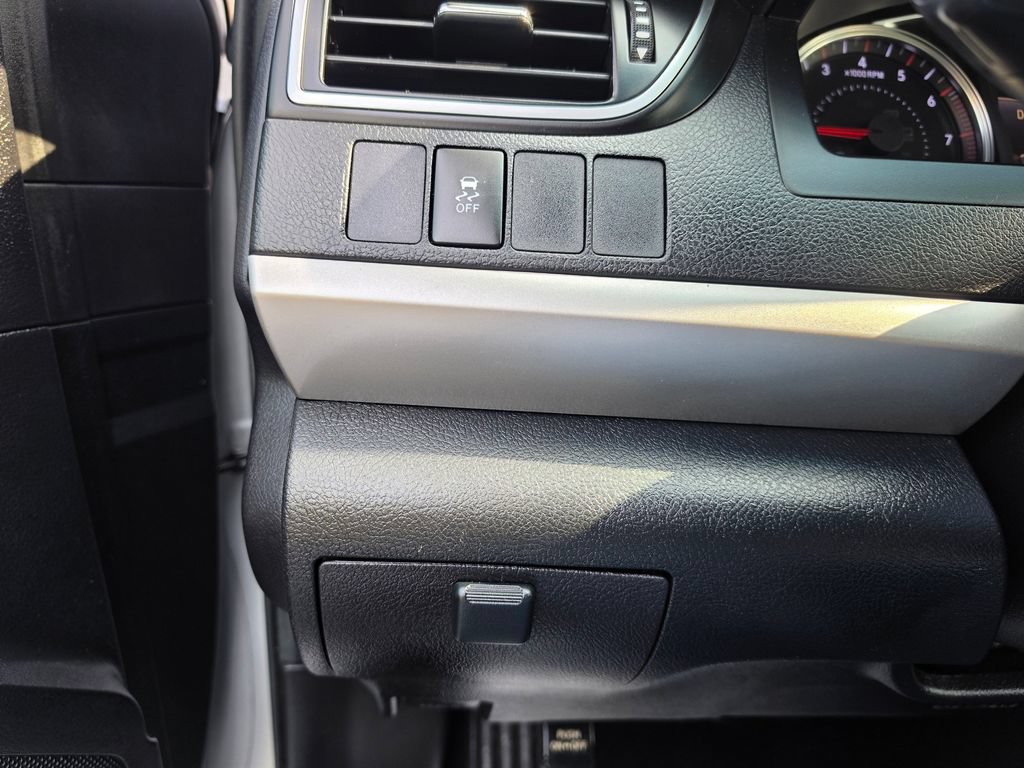 Used 2015 Toyota Camry SE FWD image 21