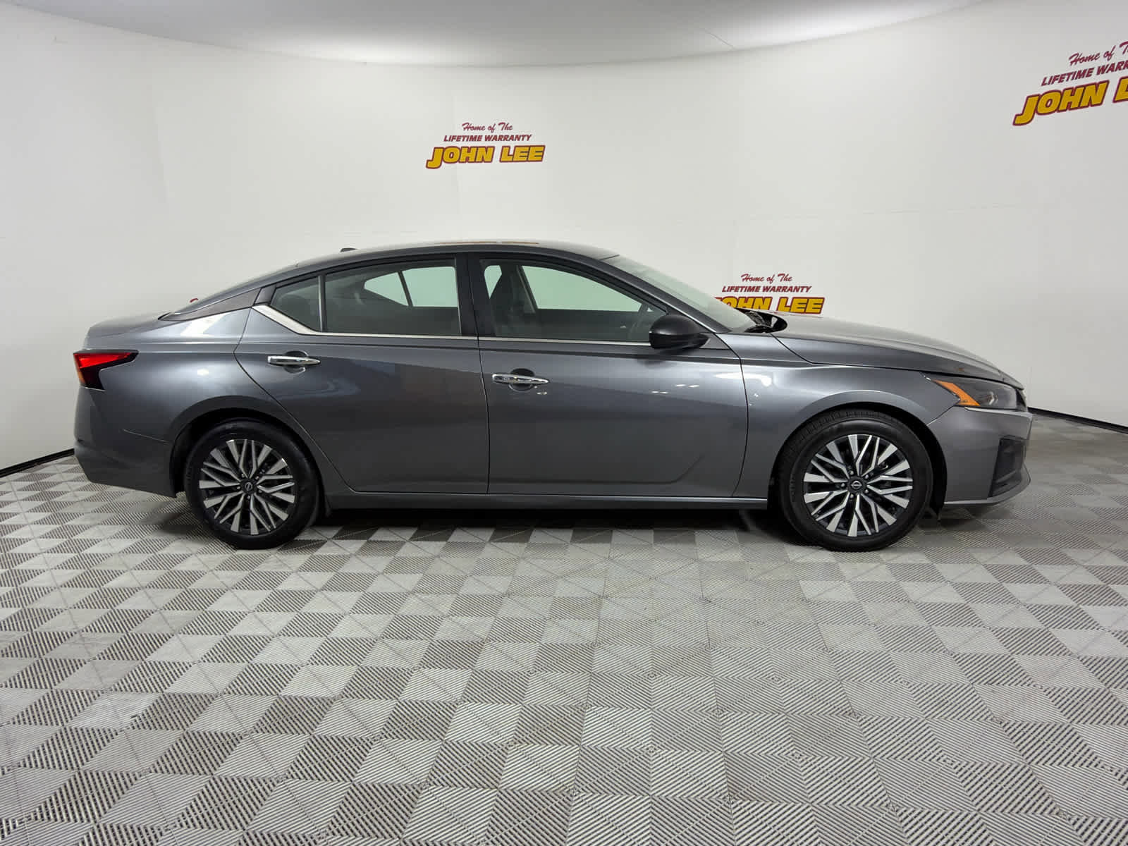 Used 2024 Nissan Altima 2.5 SV FWD image 7