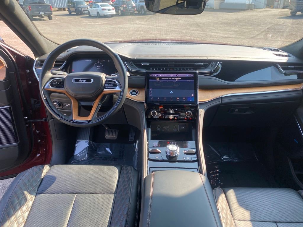 Used 2024 Jeep Grand Cherokee Summit image 19