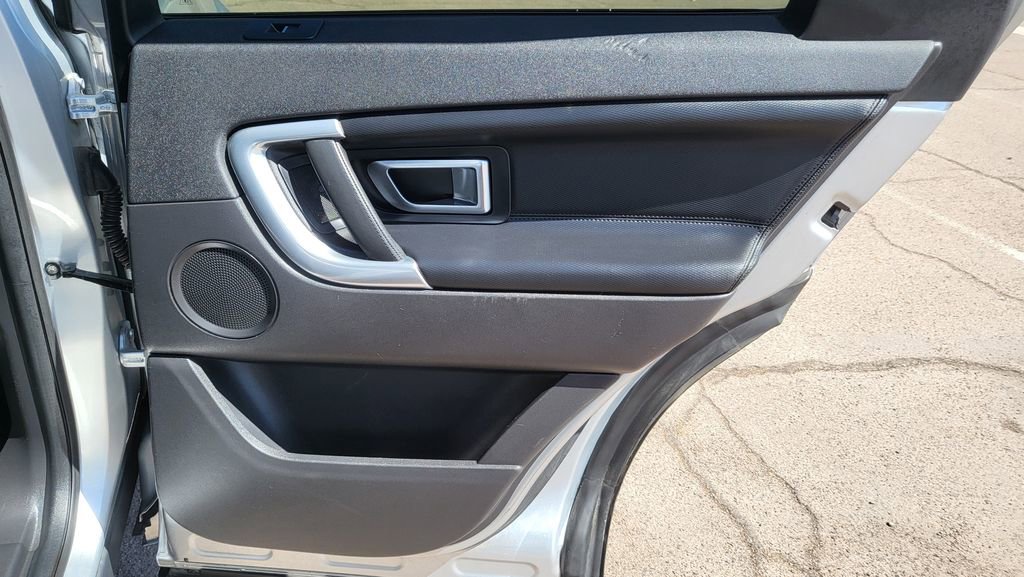 Used 2018 Land Rover Discovery Sport HSE image 19