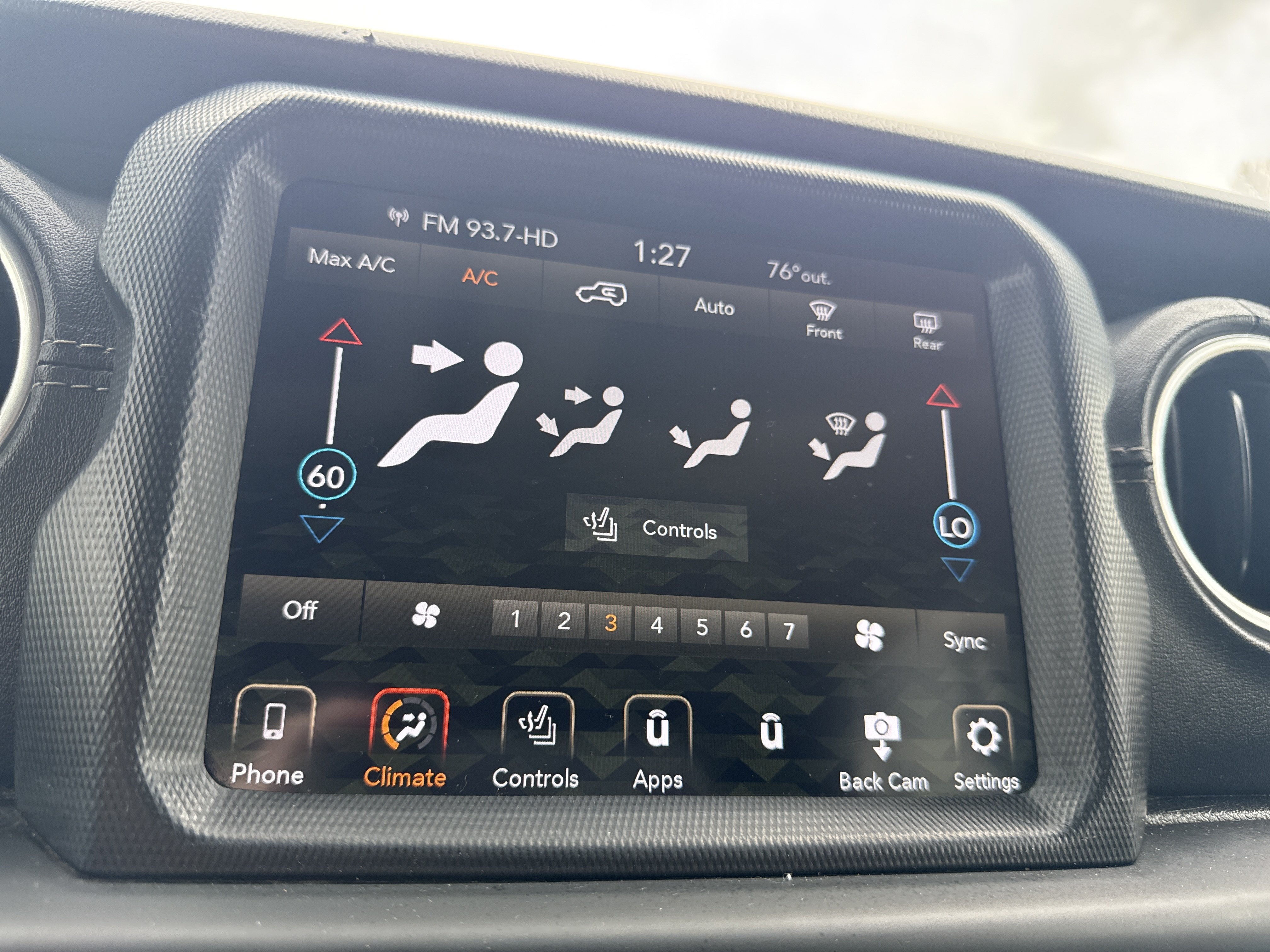 Used 2018 Jeep Wrangler Unlimited Sahara AWD/4WD image 16
