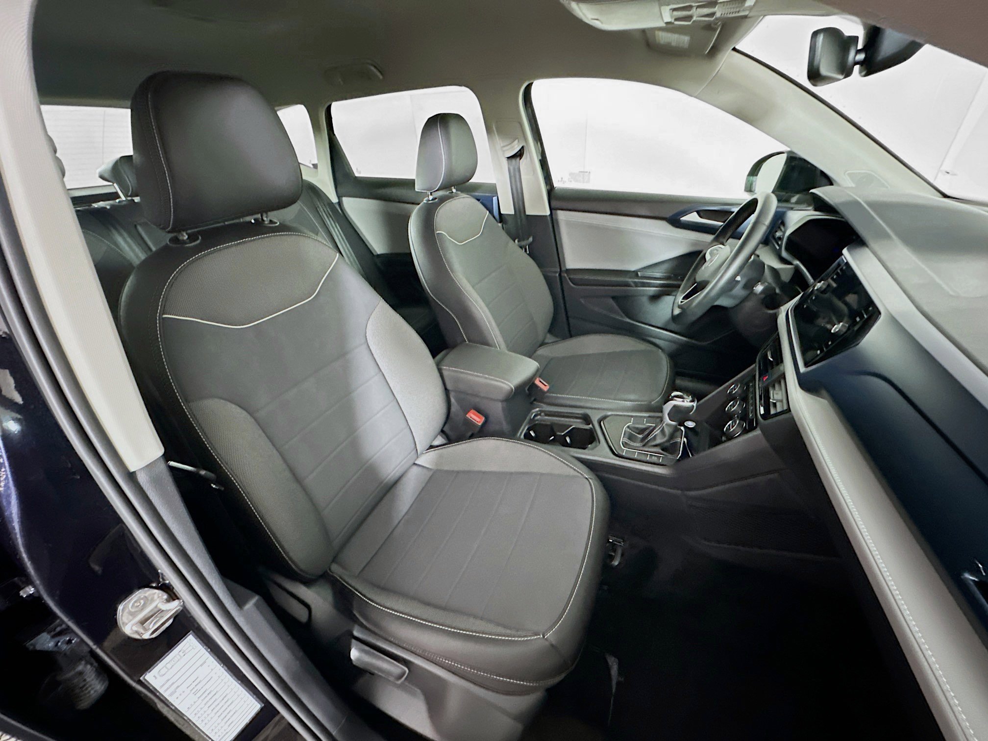 Used 2024 Volkswagen Taos SE image 29