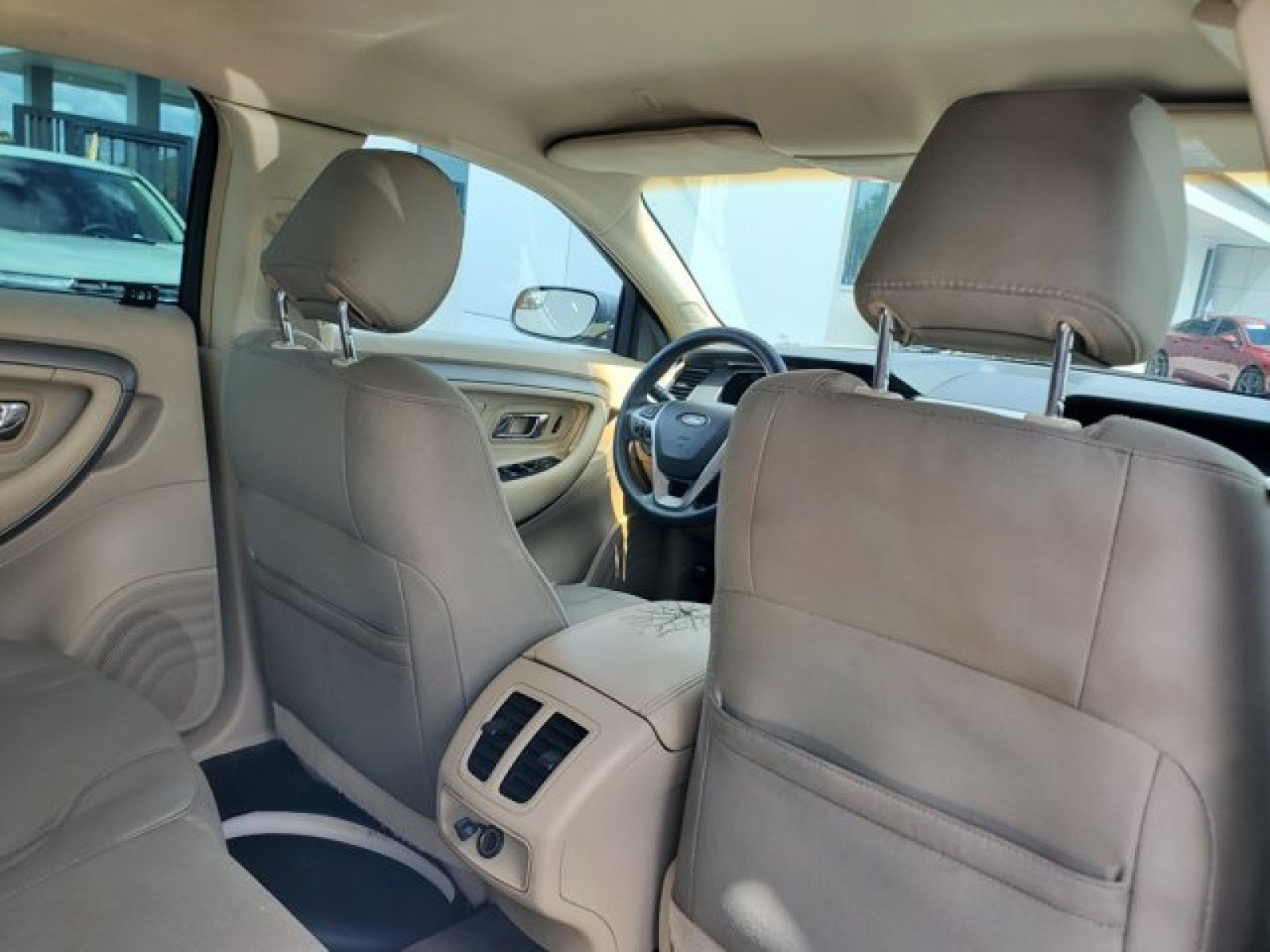 Used 2014 Ford Taurus SE FWD image 26