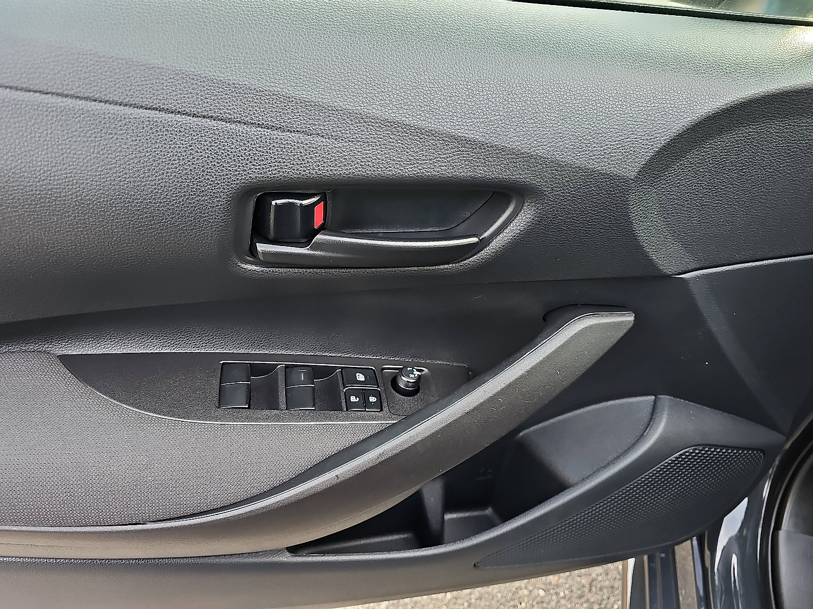 Used 2025 Toyota Corolla LE image 13