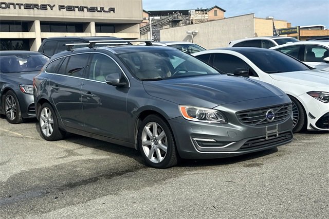 Used 2017 Volvo V60 T5 Platinum image 2