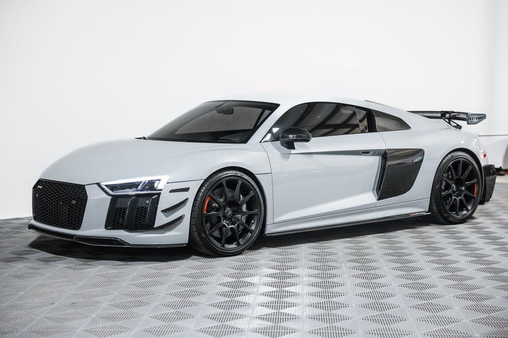 Used 2018 Audi R8 V10 plus w/ Full Leather Package image 18