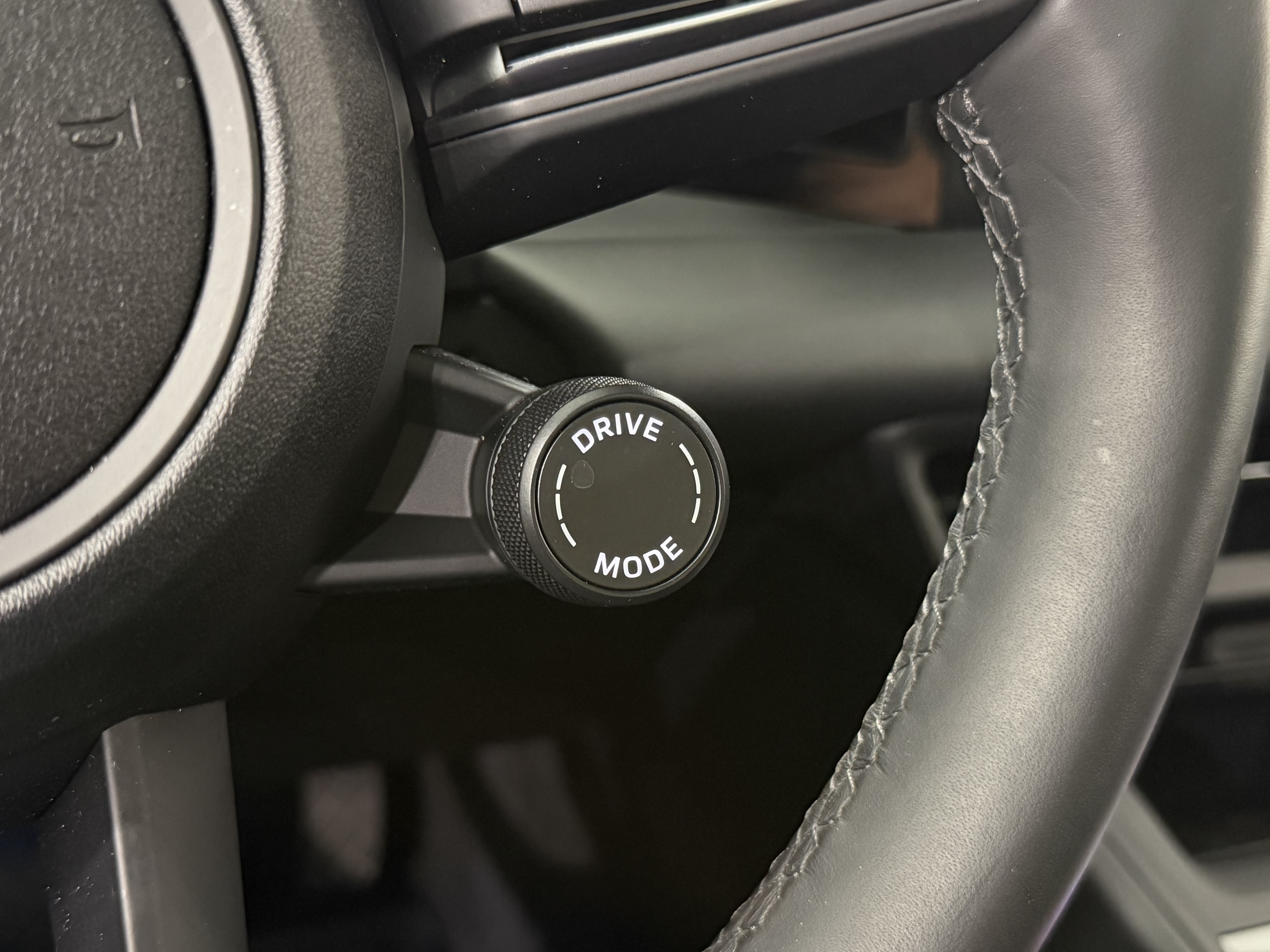Certified 2025 Porsche Macan Electric RWD image 48