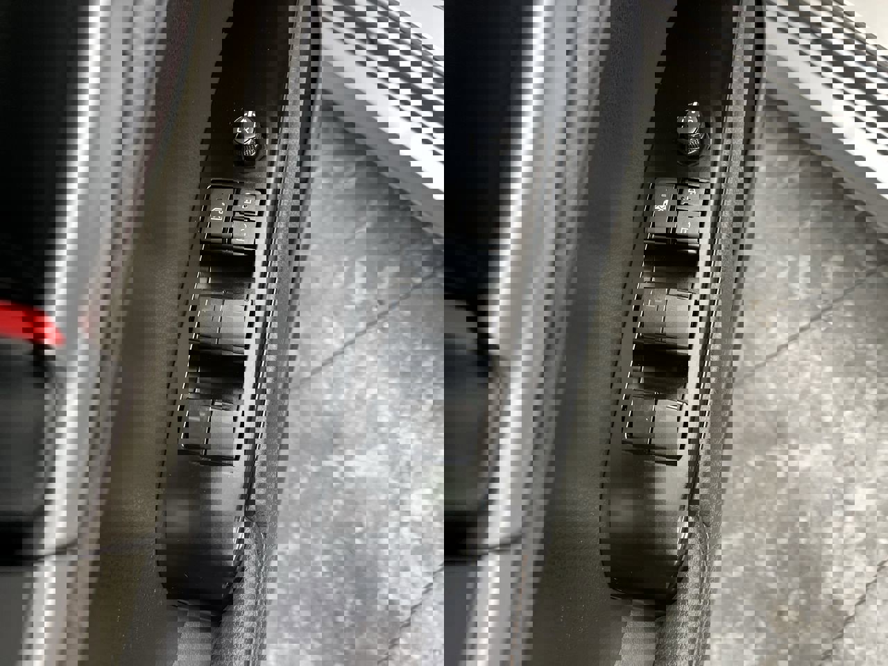 Used 2025 Toyota Camry XLE image 8