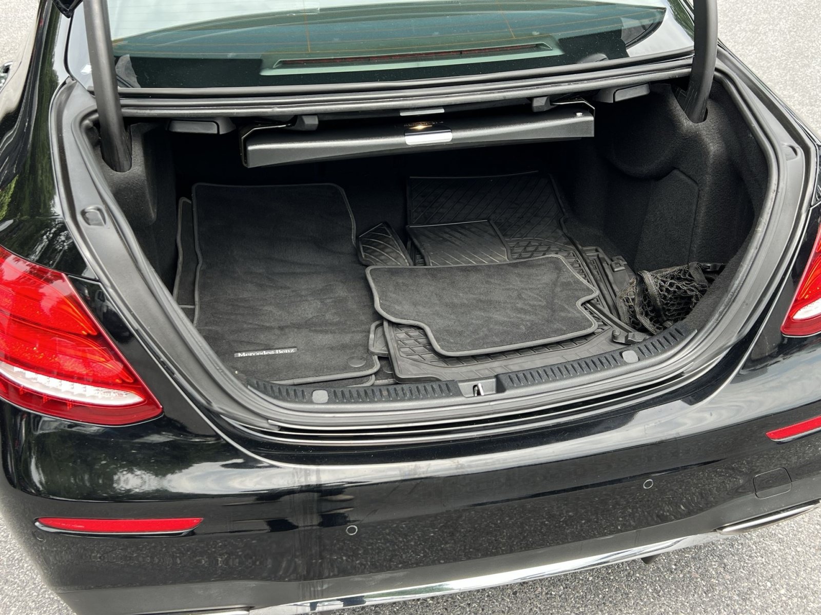 Used 2017 Mercedes-Benz E 300 4MATIC image 31